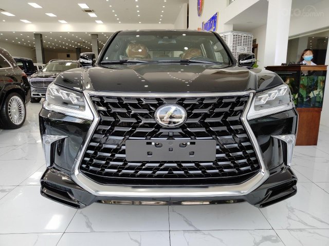 Viet Auto đang bán xe Lexus LX570 Super Sport S màu đen sản xuất 2021 nhập mới