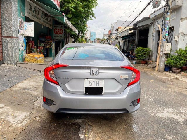 Cần ra đi em nó - Honda Civic đời 2019, màu bạc