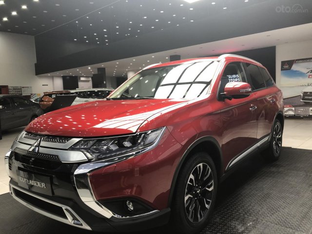 Mitsubishi Outlander 2.0 CVT Premium 2021 giá chỉ 210tr, vay 80% lãi suất cực ưu đãi