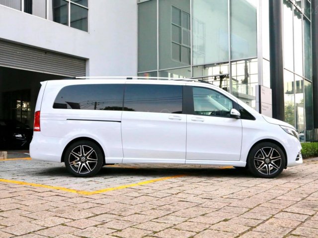 Xe Limousine 6 chỗ doanh nhân siêu rộng - Nhập khẩu - Xe giao ngay - Liên hệ ngay để được tư vấn1