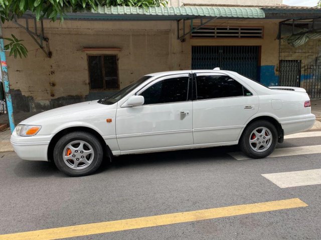Bán ô tô Toyota Camry năm sản xuất 1998, màu trắng, nhập khẩu giá cạnh tranh0