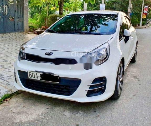 Cần bán xe Kia Rio đời 2015, màu trắng, xe nhập chính chủ