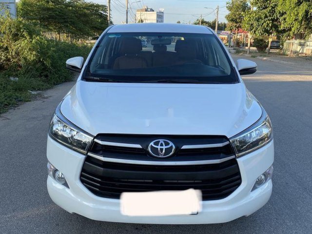 Bán Toyota Innova 2.0 E đời 2018, màu trắng, giá 575tr0