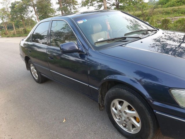 Cần bán xe Toyota Camry đời 1999, màu xanh đen giá tốt