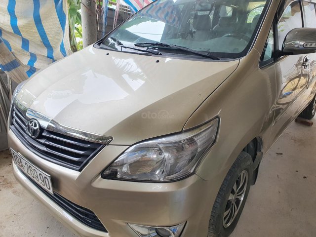 Cần bán xe Toyota Innova 2013, màu xám0