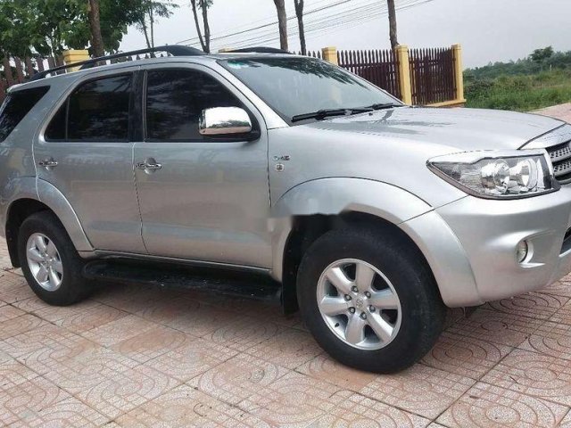 Bán Toyota Fortuner đời 2009, màu bạc còn mới0