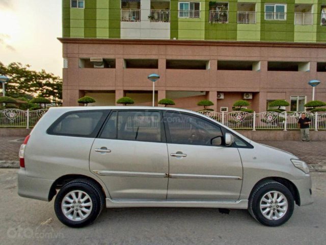 Bán Toyota Innova sản xuất năm 2014, màu bạc giá cạnh tranh