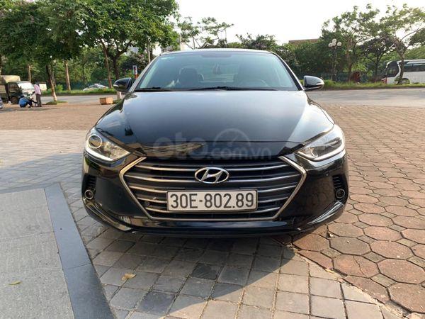 Bán Hyundai Elantra đời 2017, màu đen, giá chỉ 555 triệu