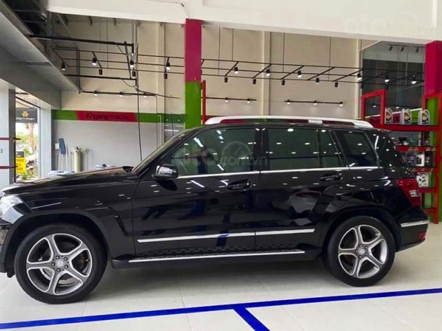 Bán Mercedes GLK300 đời 2009, màu đen còn mới