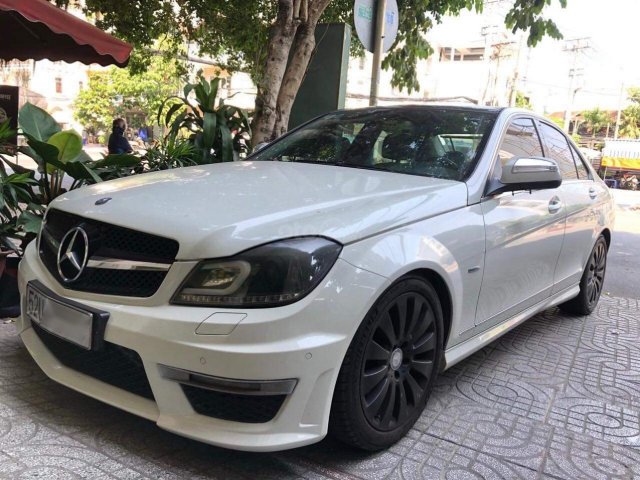 Mercedes AMG C200 ngoại hình đẹp0