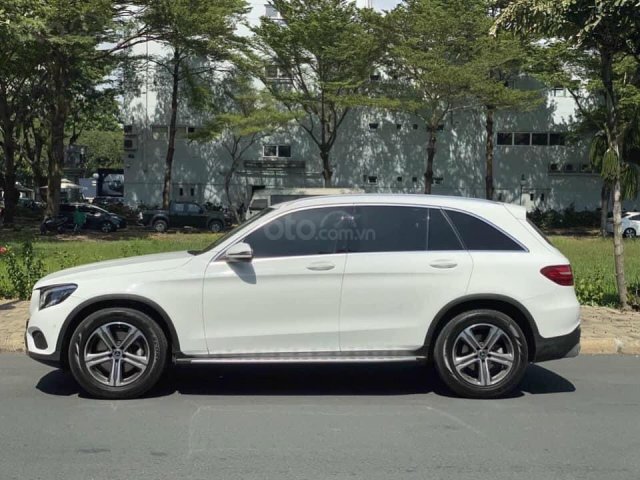 Bán Mercedes GLC200 sản xuất 2018, màu trắng0