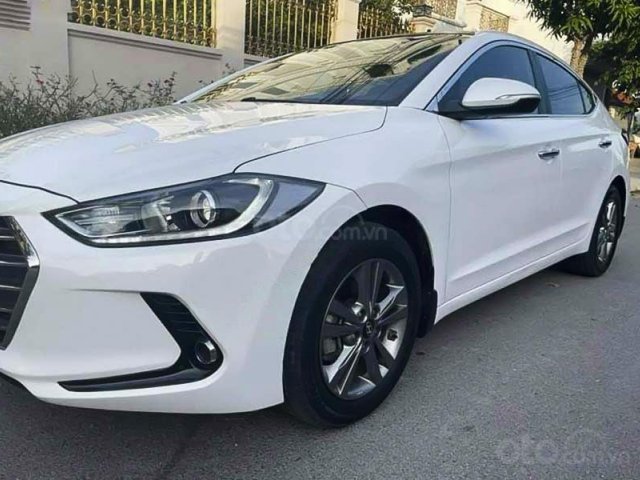 Bán ô tô Hyundai Elantra 1.6 AT năm 2016, màu trắng còn mới  