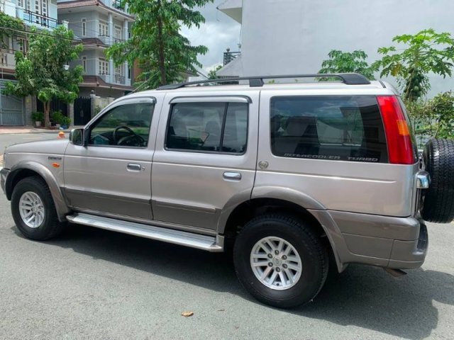 Cần bán lại xe Ford Everest năm sản xuất 2006 còn mới