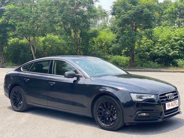 Cần bán xe Audi A5 Sportback màu xanh đen