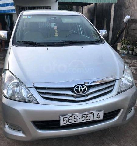 Bán Toyota Innova năm 2010, màu bạc0