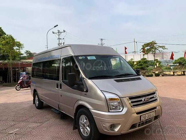 Cần bán Ford Transit Luxury năm 2014, màu bạc như mới, giá chỉ 375 triệu0