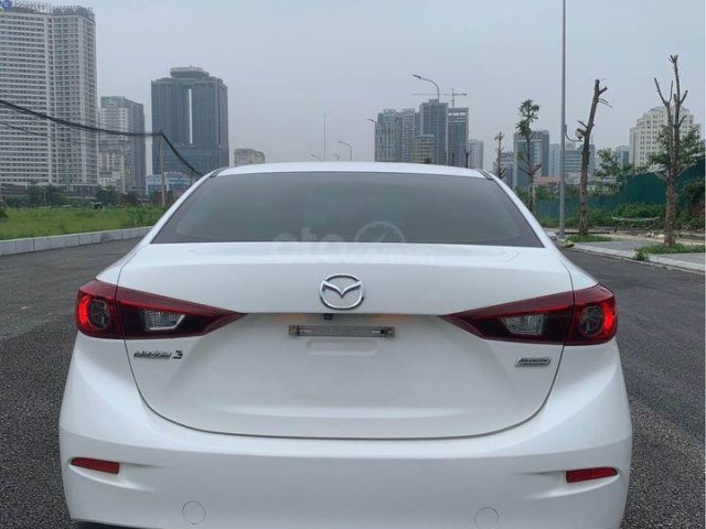 Xe Mazda 3 sản xuất 2017, màu trắng, 570 triệu