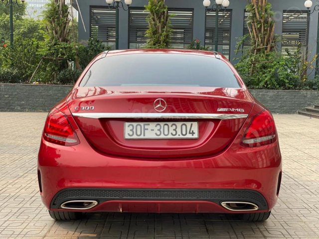 Xe Mercedes C300 AMG sản xuất và đăng kí lần đầu 2015, màu đỏ