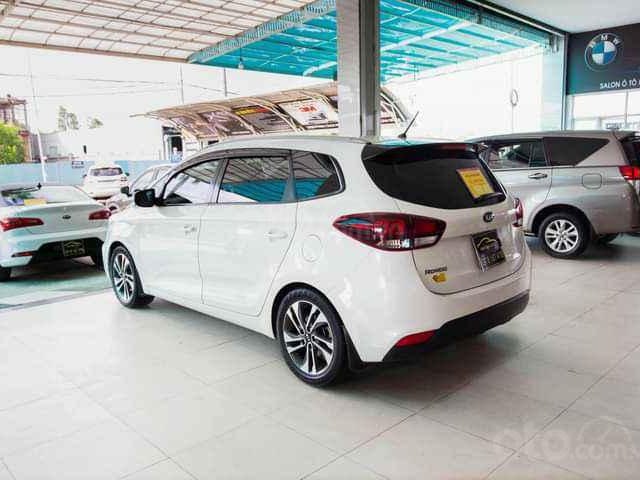 Cần bán Kia Rondo sản xuất năm 2018, màu trắng, xe nhập số sàn0