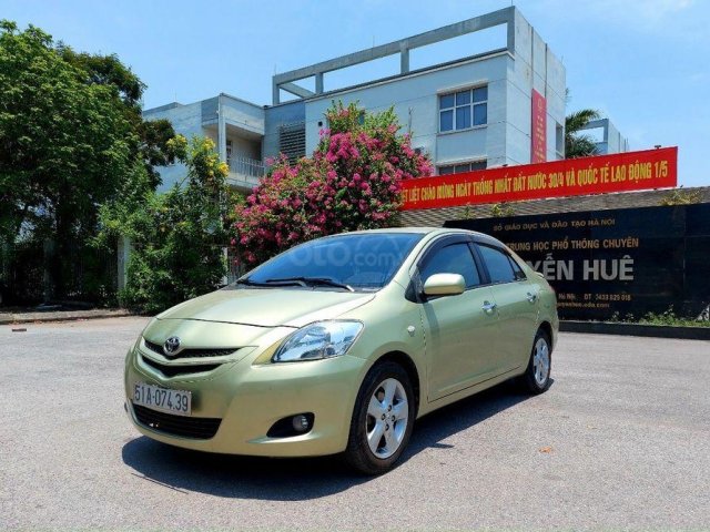 Bán xe Toyota Yaris sản xuất năm 2006, màu vàng chanh, nhập khẩu chính chủ