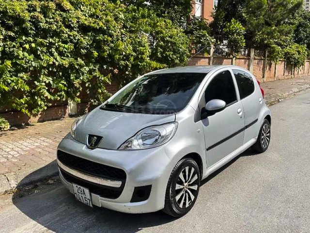 Cần bán gấp Peugeot 107 1.0 AT sản xuất 2010, màu bạc, xe nhập 