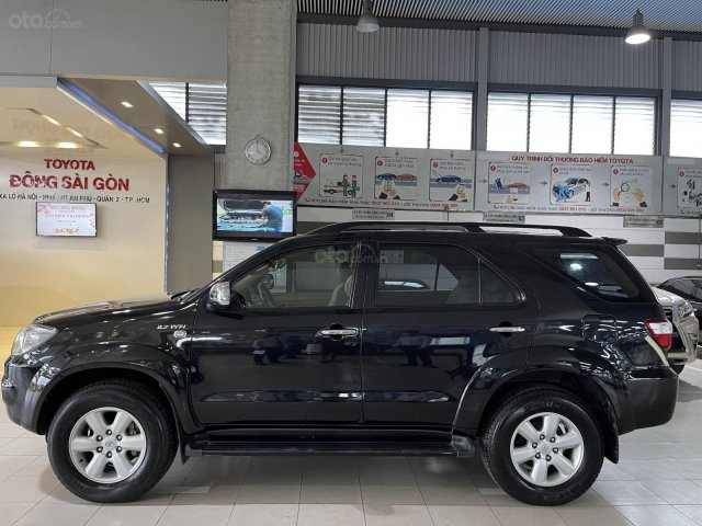 Cần bán lại xe Toyota Fortuner 2.7 V đời 2009, màu đen