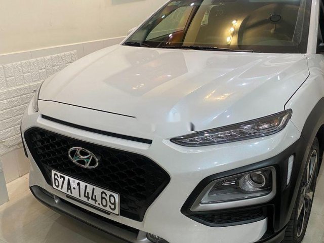 Cần bán gấp Hyundai Kona năm sản xuất 2020, màu trắng, xe nhập