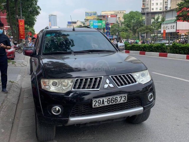 Cần bán Mitsubishi Pajero đời 2012, màu đen số tự động giá cạnh tranh0