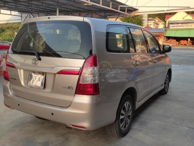 Cần bán Toyota Innova 2015, màu vàng, 425 triệu