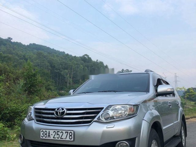 Cần bán lại xe Toyota Fortuner 2013, màu bạc còn mới