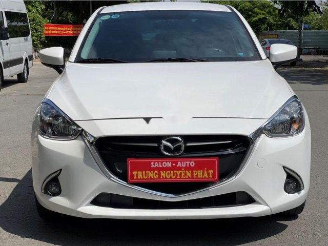 Cần bán xe Mazda 2 đời 2017, màu trắng chính chủ, giá tốt0