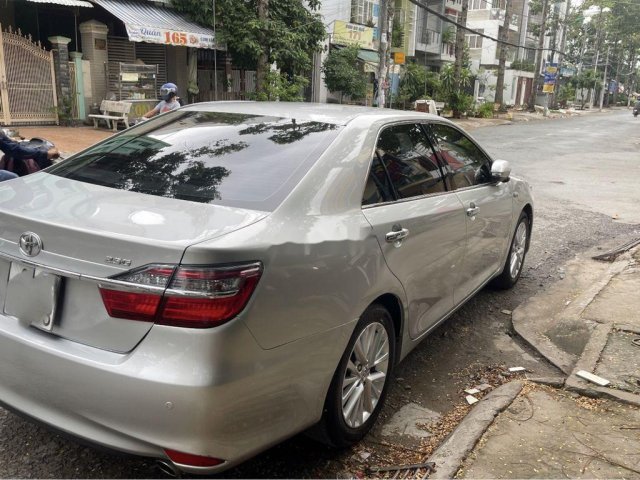 Bán xe Toyota Camry 2.5G 2015, màu bạc, giá chỉ 711 triệu