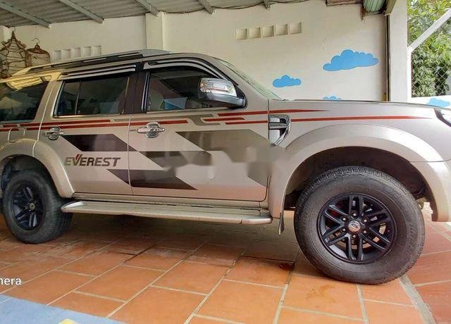 Bán Ford Everest sản xuất năm 2009, màu vàng, nhập khẩu nguyên chiếc còn mới