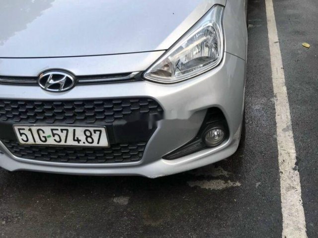 Bán Hyundai Grand i10 đời 2017, màu bạc0