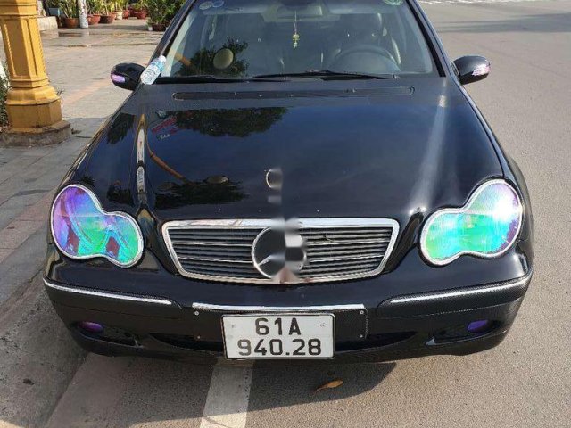 Cần bán xe Mercedes C200 sản xuất năm 2002, màu đen, xe nhập