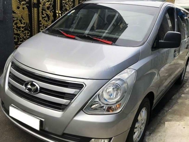 Cần bán gấp Hyundai Starex năm sản xuất 2017, màu xám, nhập khẩu