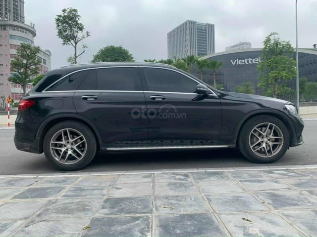 Cần bán gấp Mercedes GLC 300 sản xuất năm 2016, màu đen