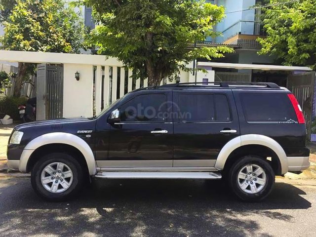 Cần bán Ford Everest đời 2018, màu đen còn mới0