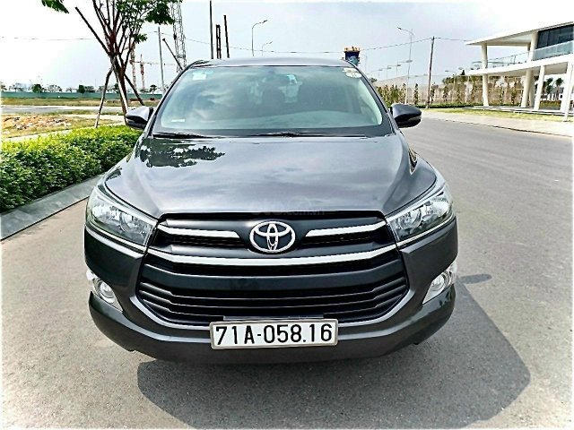 Xe Toyota Innova sản xuất 2018, màu xám số tự động, giá tốt