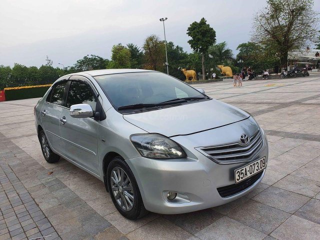 Cần bán gấp Toyota Vios sản xuất năm 2012, màu bạc, giá tốt