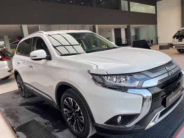 Cần bán xe Mitsubishi Outlander sản xuất 2021, màu trắng giá cạnh tranh0