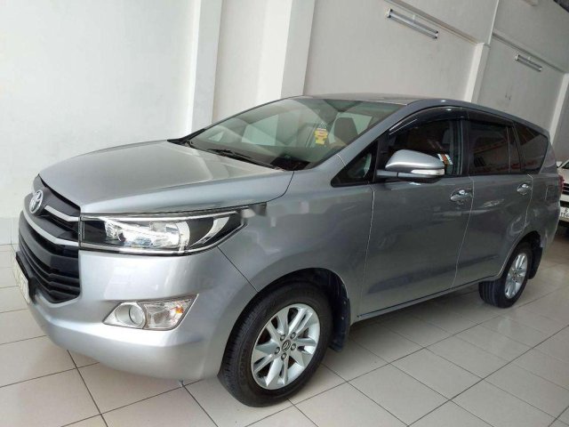 Cần bán gấp Toyota Innova sản xuất 2017 còn mới