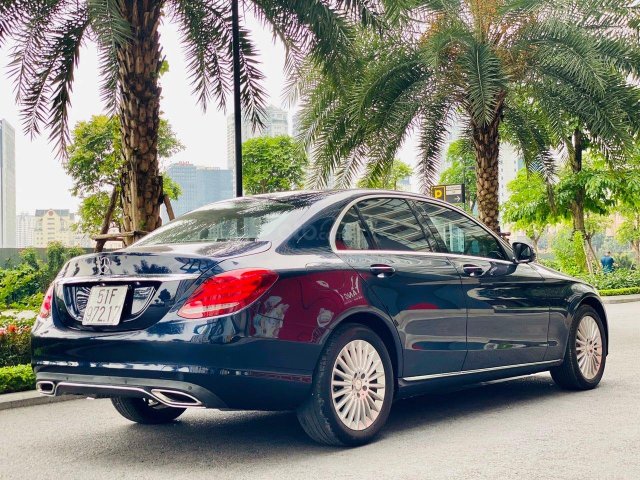 Cần bán lại xe Mercedes C250 2017, màu xanh lam0