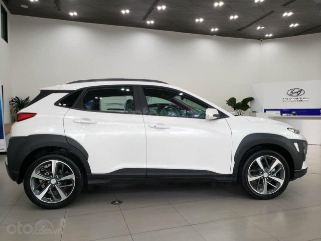 Cần bán Hyundai Kona 1.6 đời 2021, màu trắng0