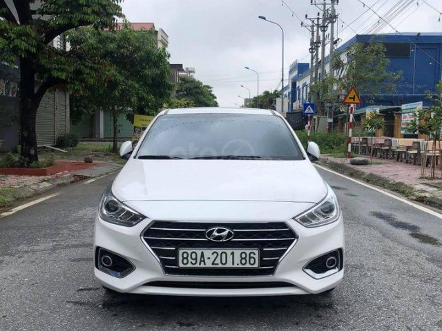 Gia đình cần bán chiếc Hyundai Accent màu trắng, số tự động, sx 2019