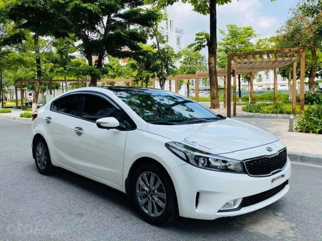 Cần bán lại xe Kia Cerato 1.6MT đời 2016, màu trắng, 422tr0