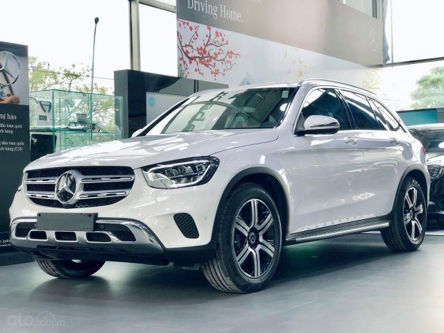 [Khuyến mãi khủng tháng 8] Mercedes GLC200 4Matic đủ màu giao ngay - tặng ngay 2 năm bảo dưỡng - Mỗi tháng trả 11,2 triệu