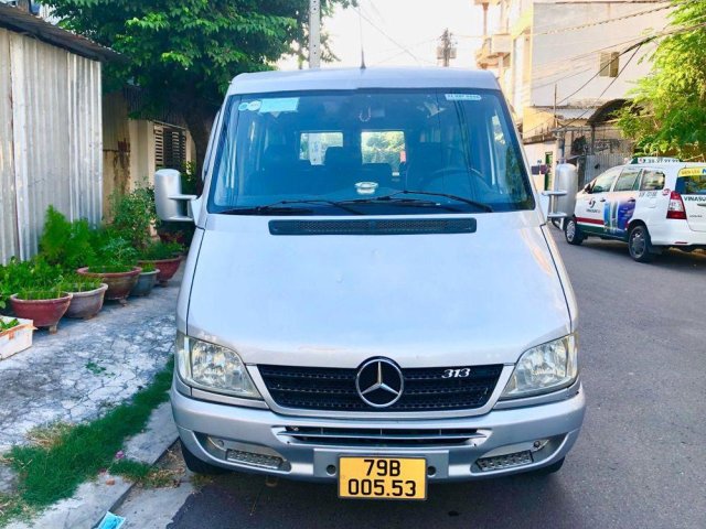 Cần bán xe Mercedes sản xuất 2009, màu bạc0