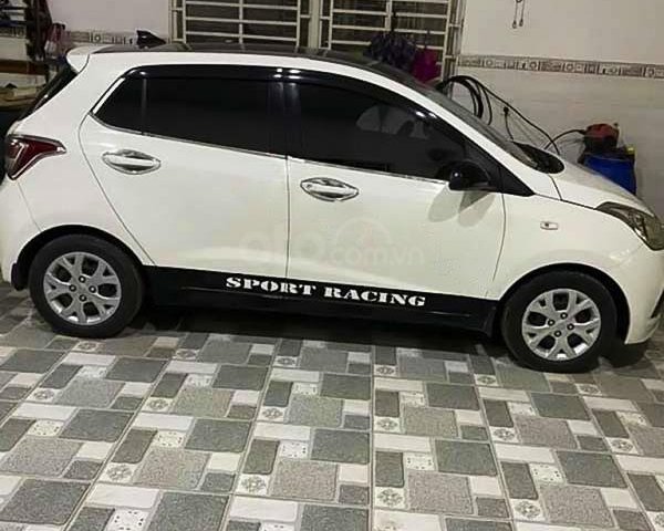 Cần bán Hyundai Grand i10 1.0 MT Base đời 2015, màu trắng, xe nhập xe gia đình