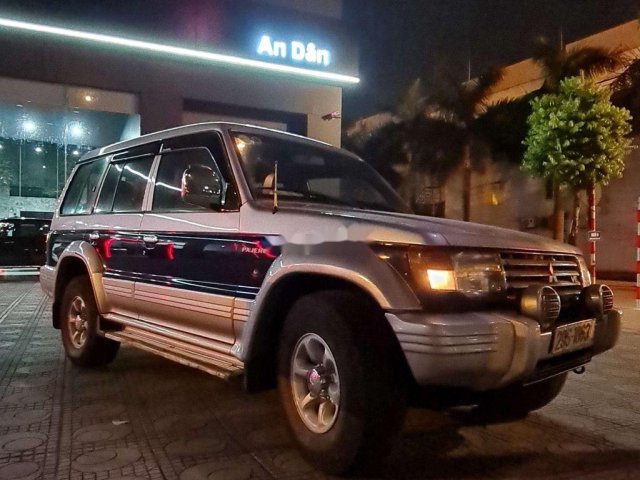 Cần bán xe Mitsubishi Pajero đời 2002, màu bạc, giá 235tr0